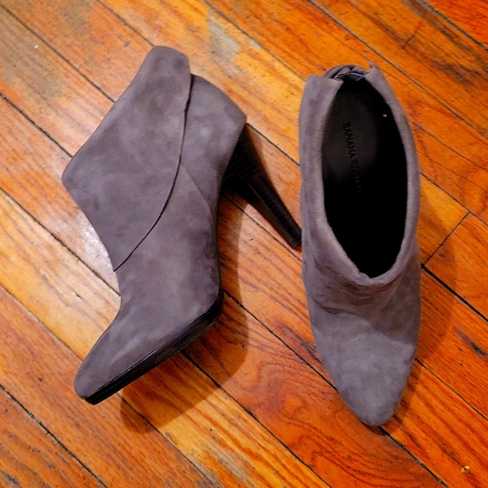 Banana Republic Suede booties.‎ Western Witchy Boot